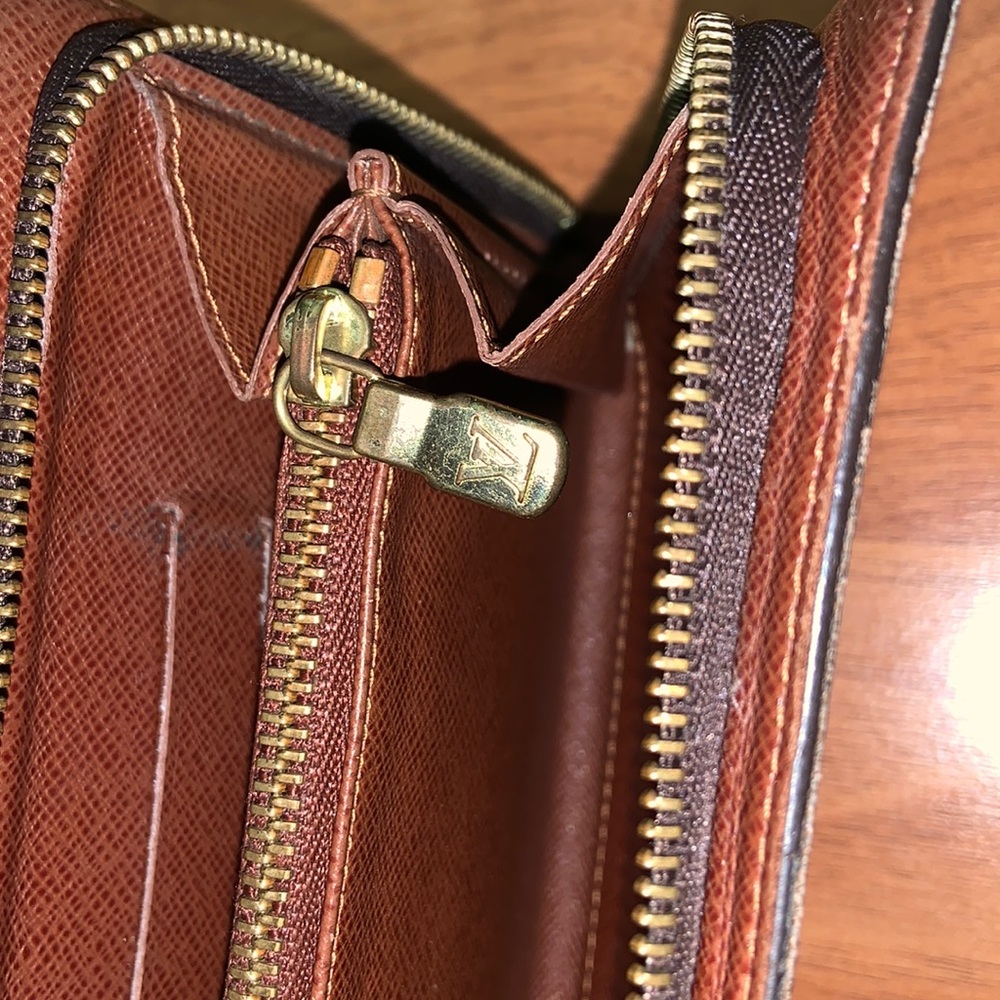 Authentic Louis Vuitton
Monogram Porte-Monnaie Zippy Wallet - Picture 11 of 16